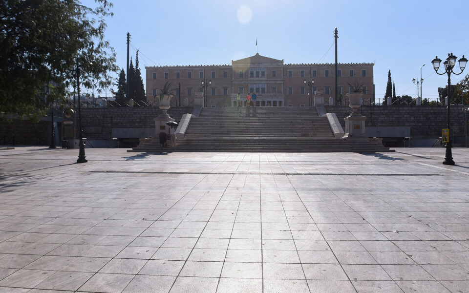 Photos show empty Athens during Dormition of the Virgin Mary holiday