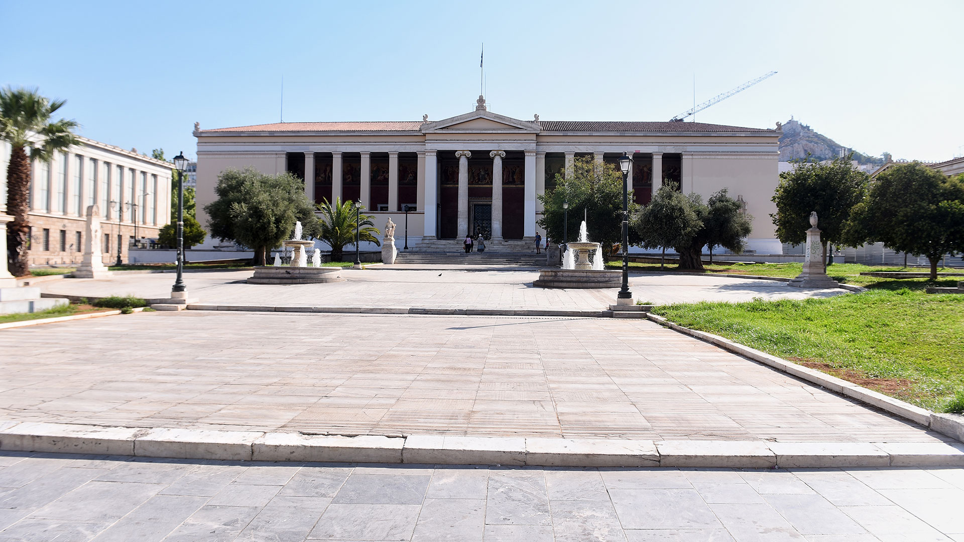 photos-show-empty-athens-during-dormition-of-the-virgin-mary-holiday3