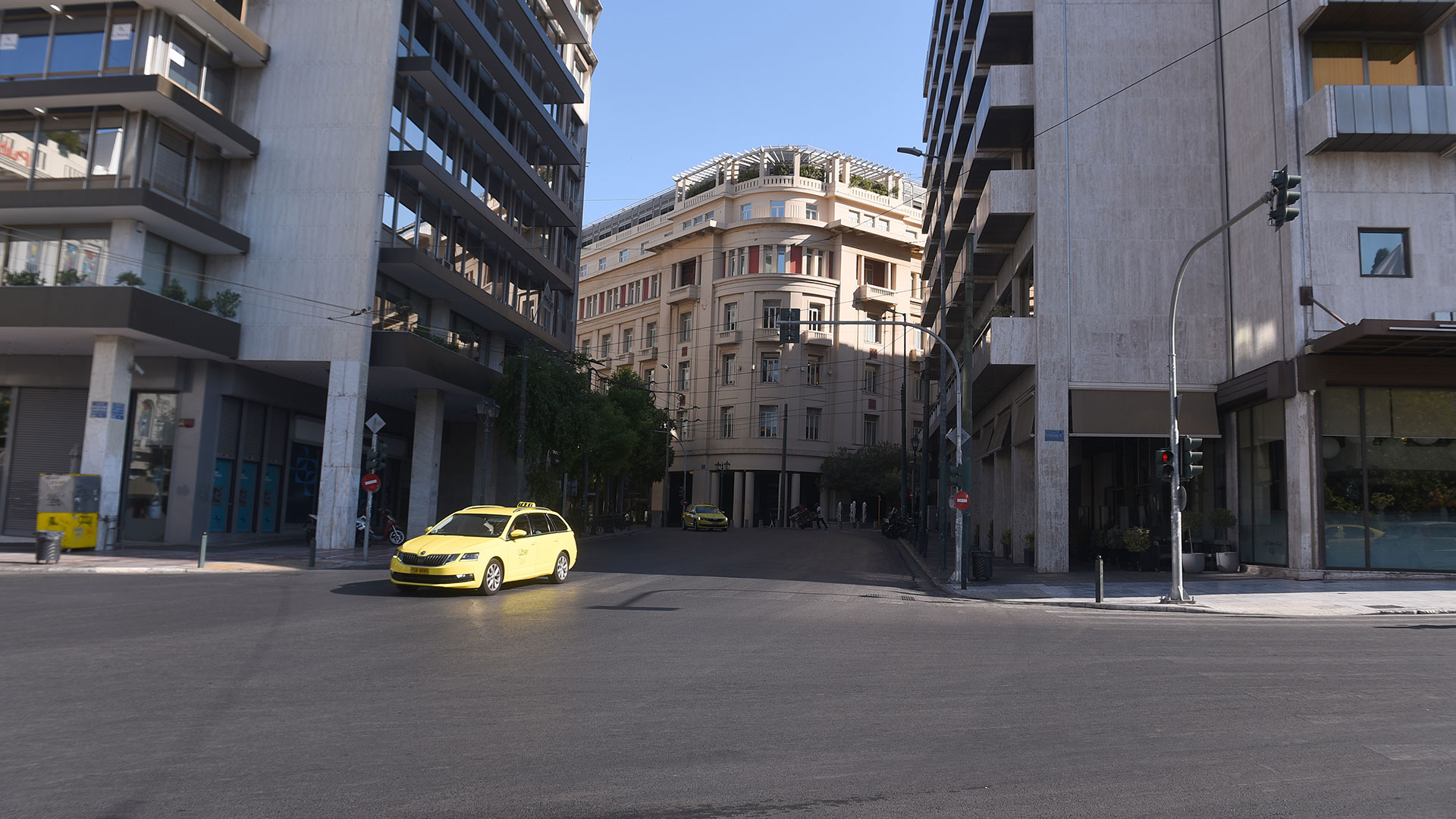 photos-show-empty-athens-during-dormition-of-the-virgin-mary-holiday5