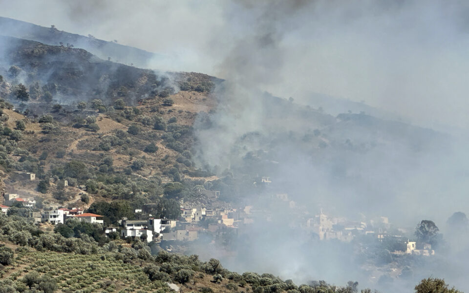 Fire in Rethymno still raging