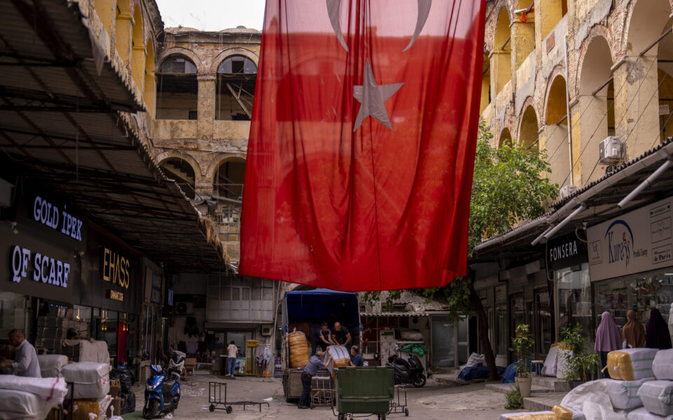 Türkiye, doğrudan yabancı yatırımın bu yıl 12-14 milyar dolara ulaşmasını bekliyor ve otomobil yatırımlarına odaklanıyor