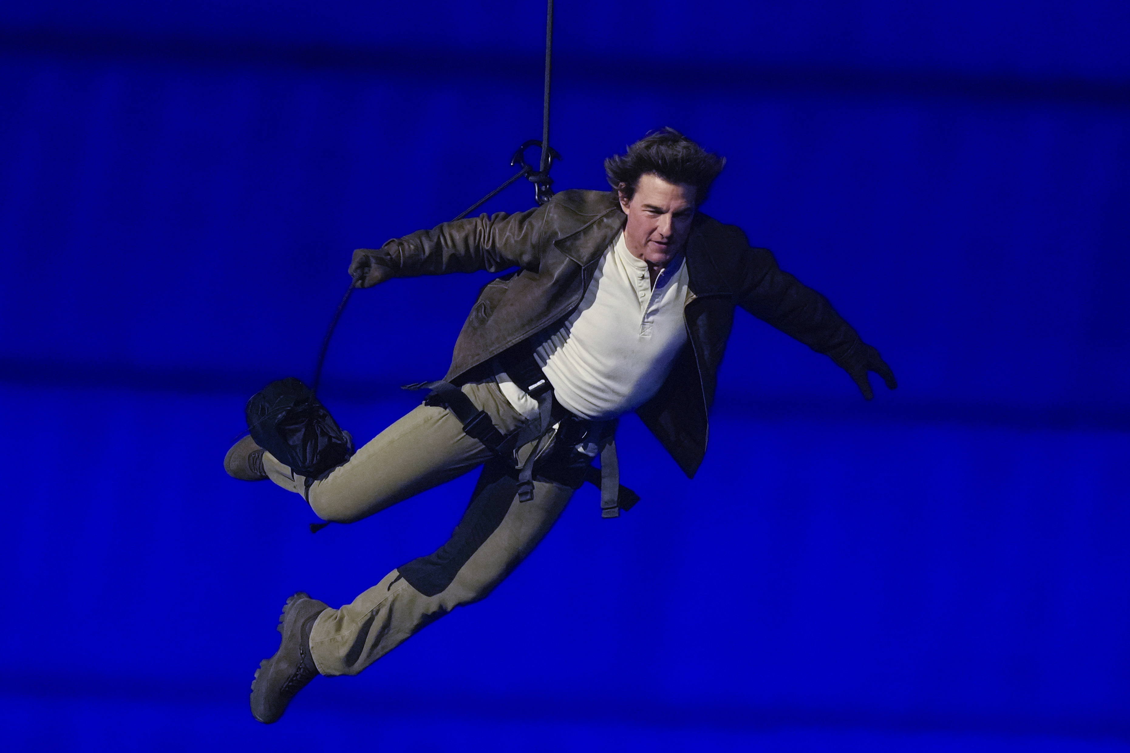 paris-closes-the-olympics-and-los-angeles-turns-to-tom-cruise-for-its-2028-mission1