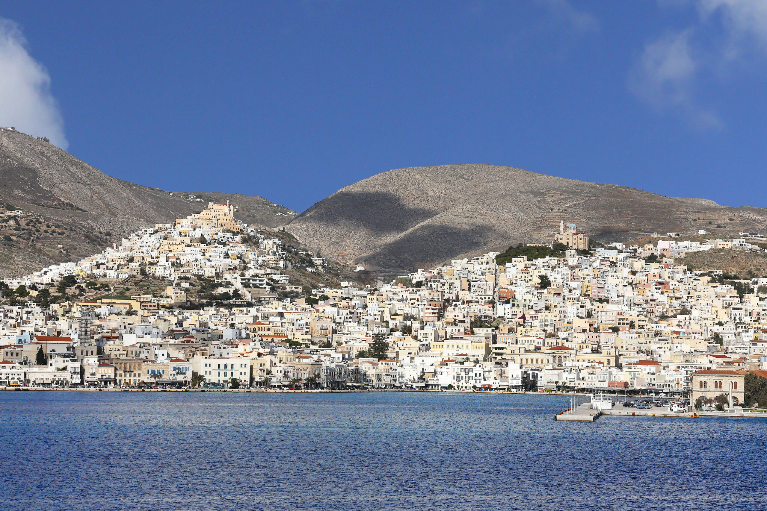 Syros: Crowded in summer; dead in winter