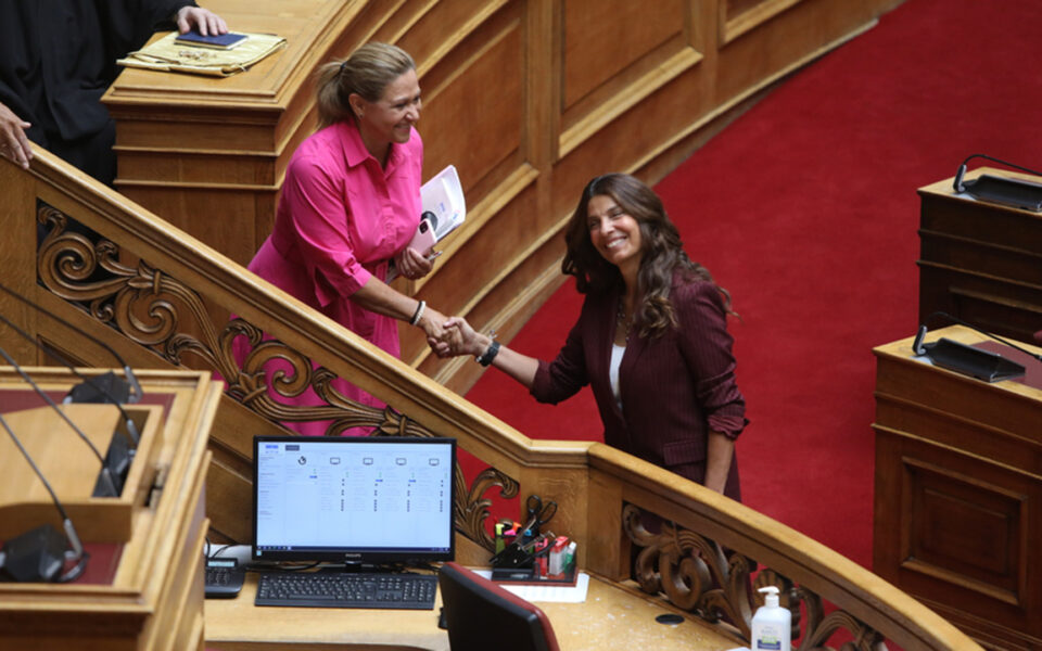 Popi Tsapanidou sworn in as SYRIZA’s state deputy