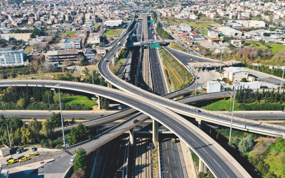 GEK Terna signs €3.3 bln lease for Athens toll highway, sources say