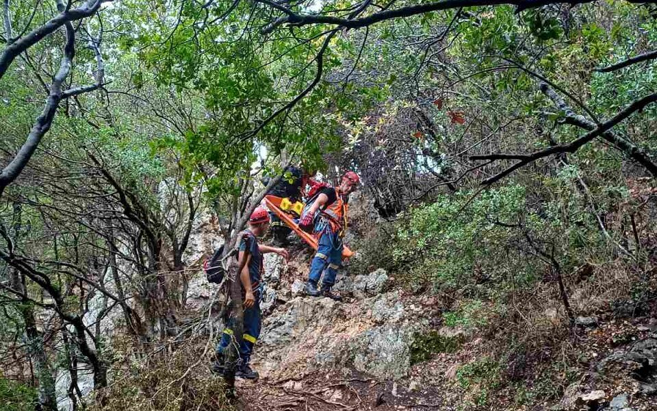 Rescue operation for injured American tourist on Crete