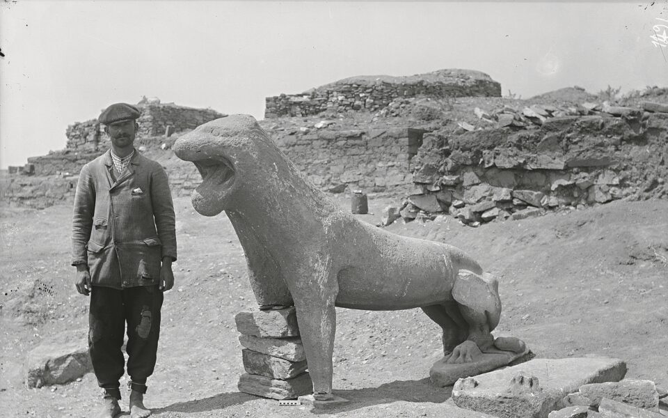 Photo exhibition revisits first excavations on Delos