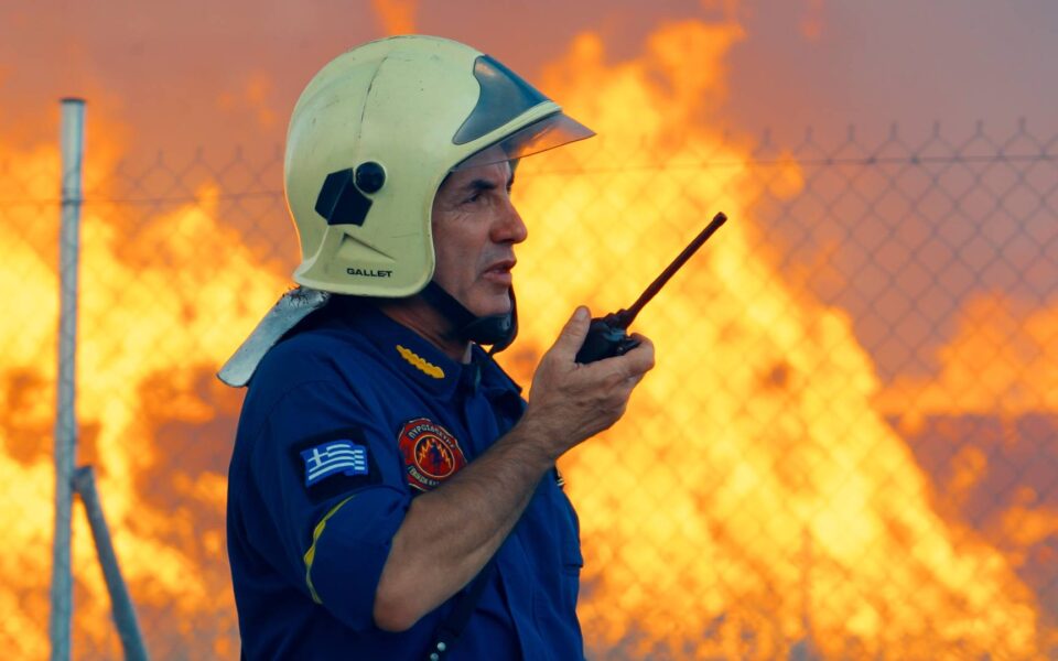 Firefighters battle blaze on Mt Pangaio