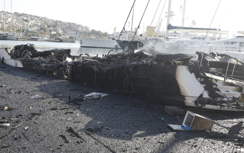 Fire destroys two yachts and tourist vessel at Zea Marina