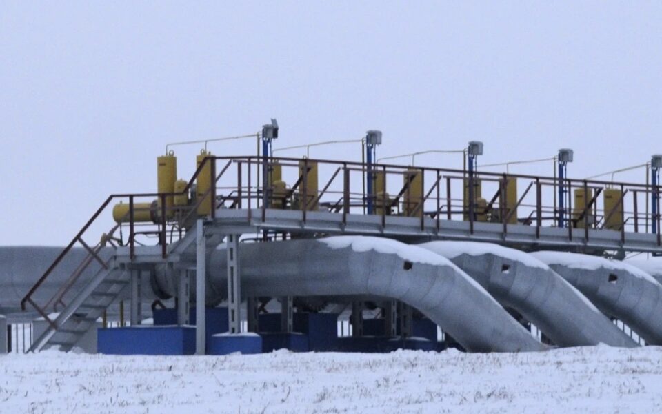 Why is natural gas still flowing from Russia to Europe across Ukraine?