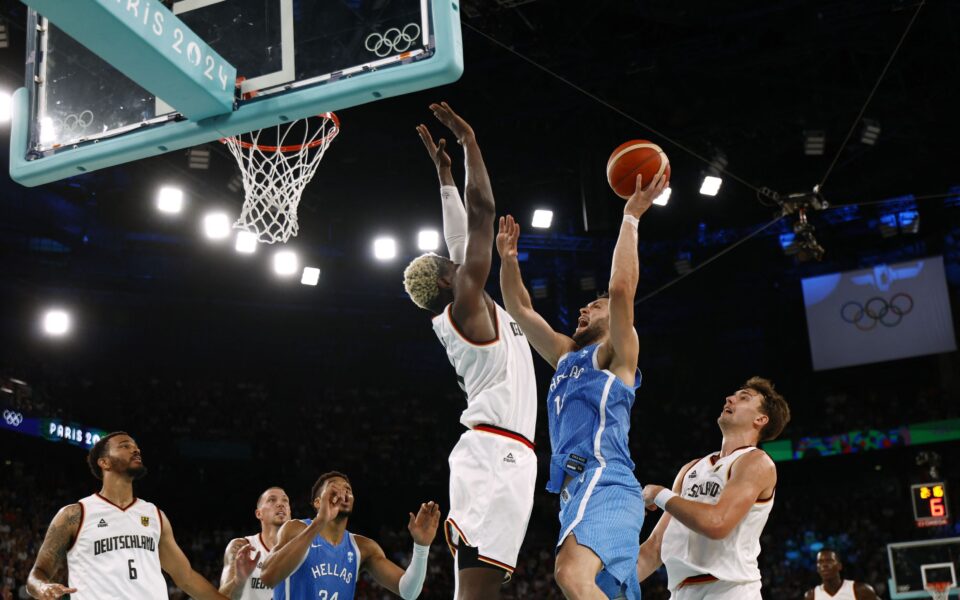 Germany beat Greece to be first through to basketball semi-finals