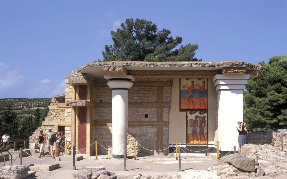 Gate sanctuary discovered at Minoan palace excavation