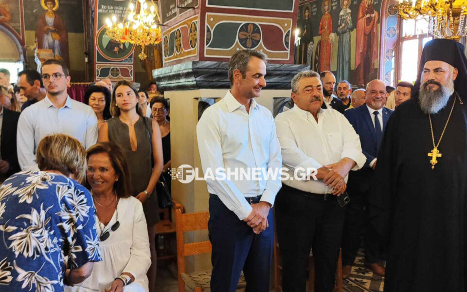 Mitsotakis attends Dormition services in Hania