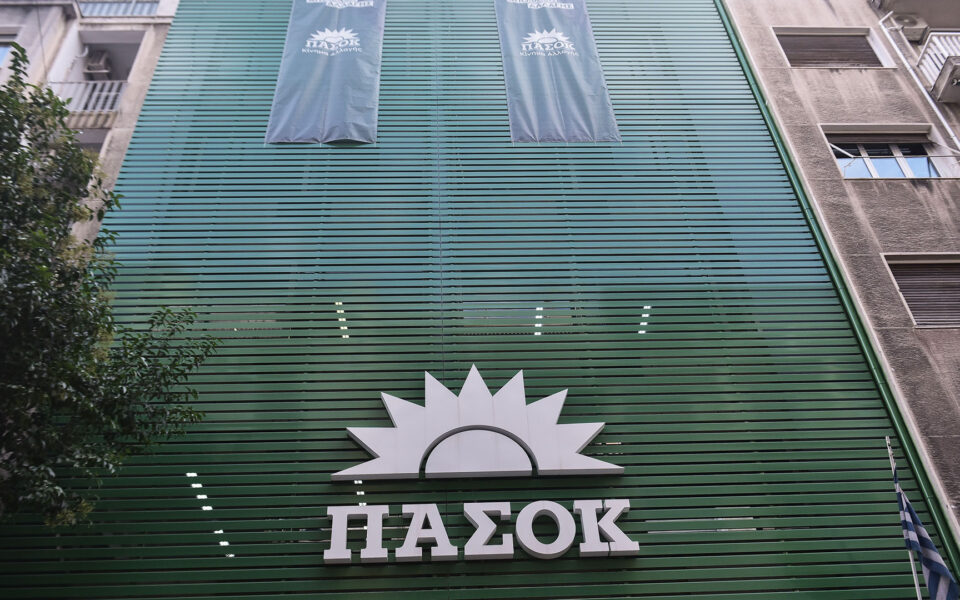 Nomination process in PASOK leadership election to close Mon ahead of Oct 6 election