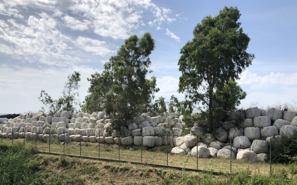 Over 100,000 waste bales to be relocated as health hazard cleanup begins in Pyrgos