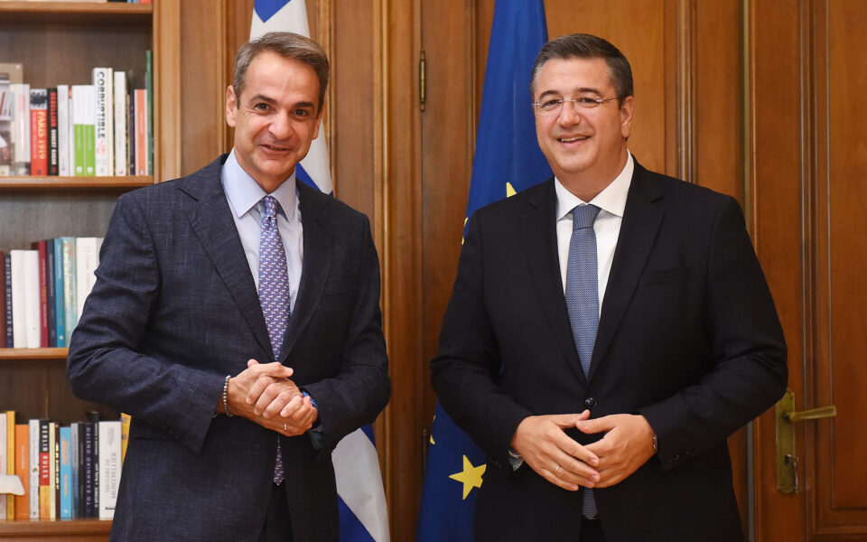 Greek PM hails Tzitzikostas appointment as EU transport and tourism commissioner