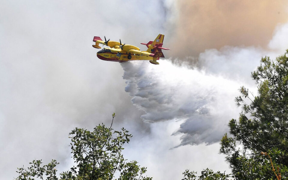 Wildfire breaks out in Rhodes