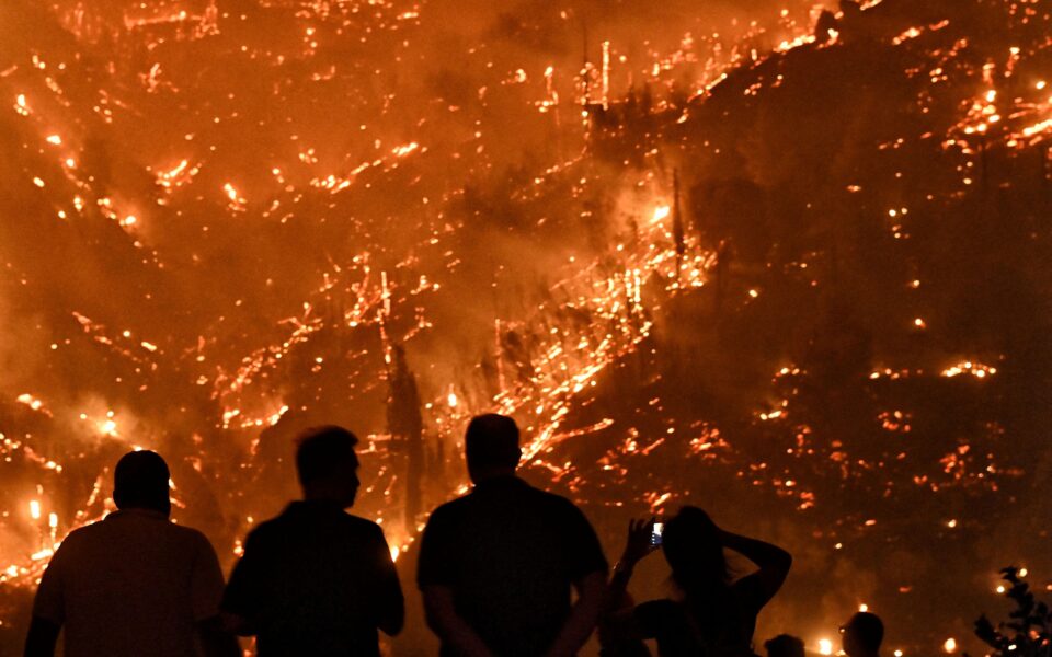 Wildfire in southern Greece leaves 2 people dead