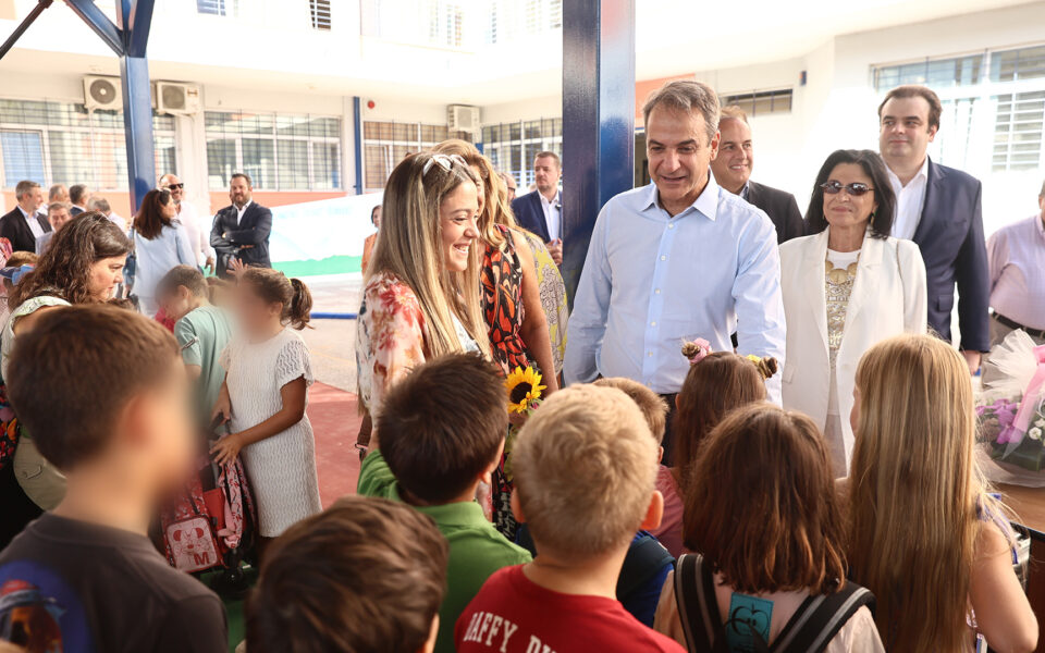 PM attends school year opening in Glyfada, heads to Vienna for meeting with Austrian chancellor