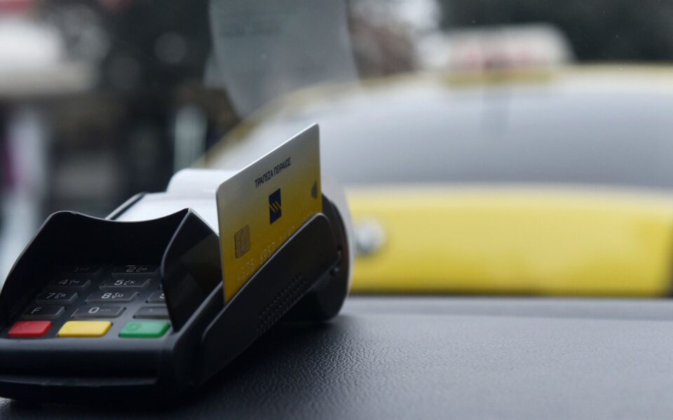 Cabbies given three-week deadline to install card payment signs