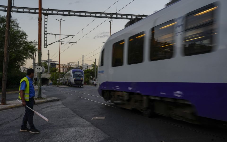 Stationmaster suspended after 2 trains were ordered onto a collision course