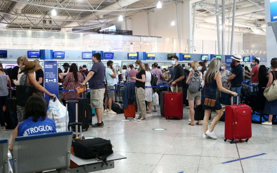 Passenger traffic in Greek airports increase