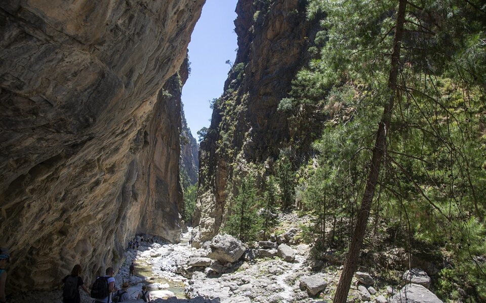 Remaining tourists evacuated from Samaria Gorge