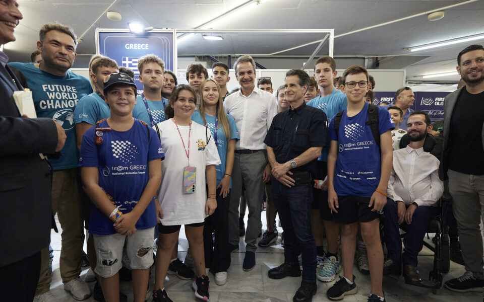 PM visits ‘FIRST Global Challenge’ robotics event for students