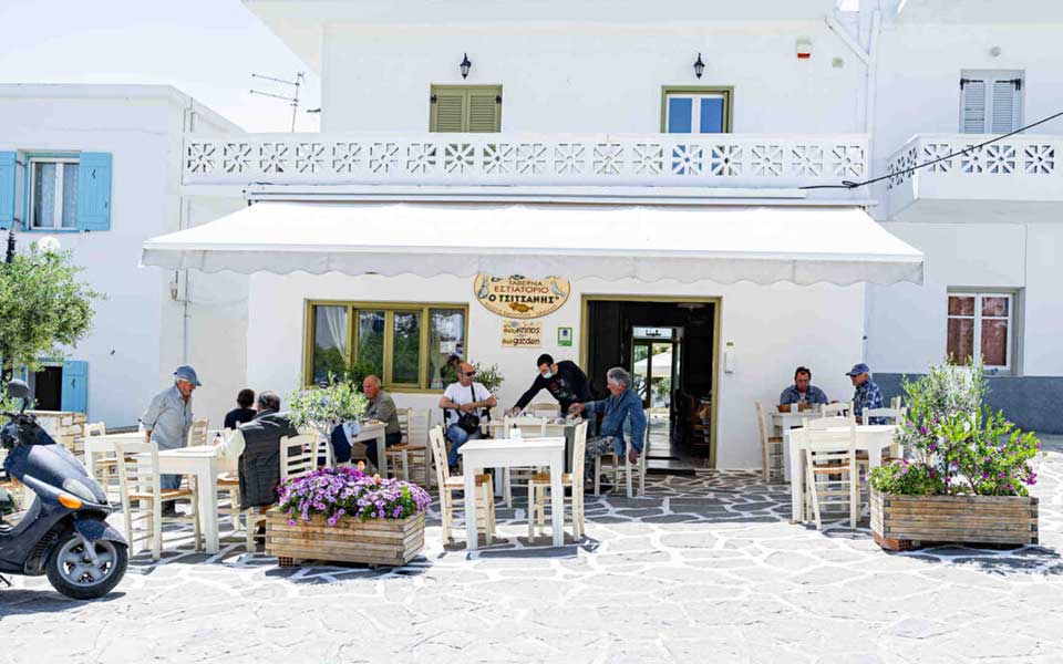 tsitsanis-a-taverna-in-operation-since-1969-in-prodromos-paros3