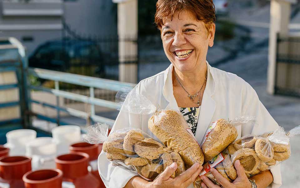 the-taste-of-lesvos-vasilas-traditional-ladotyri-cheese5