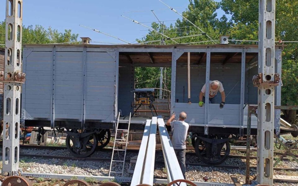 Boxcars used to deport Thessaloniki’s Jews to Auschwitz being restored