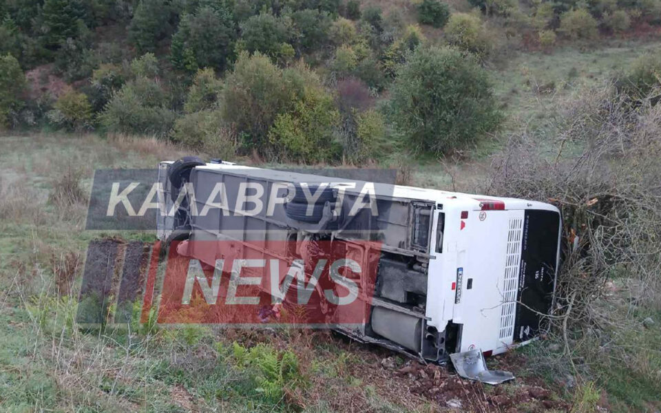 Passengers escape unharmed after bus overturns near Kalavryta