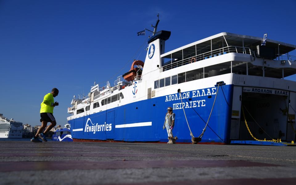 Ferry crews call off strike early ahead of long weekend