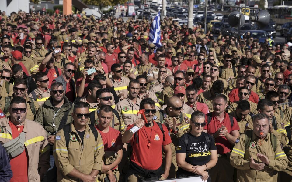 As summers get hotter, seasonal firefighters protest for permanent jobs