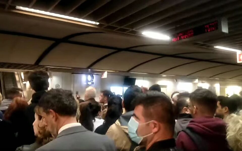 Crush on Athens metro put down to technical problems