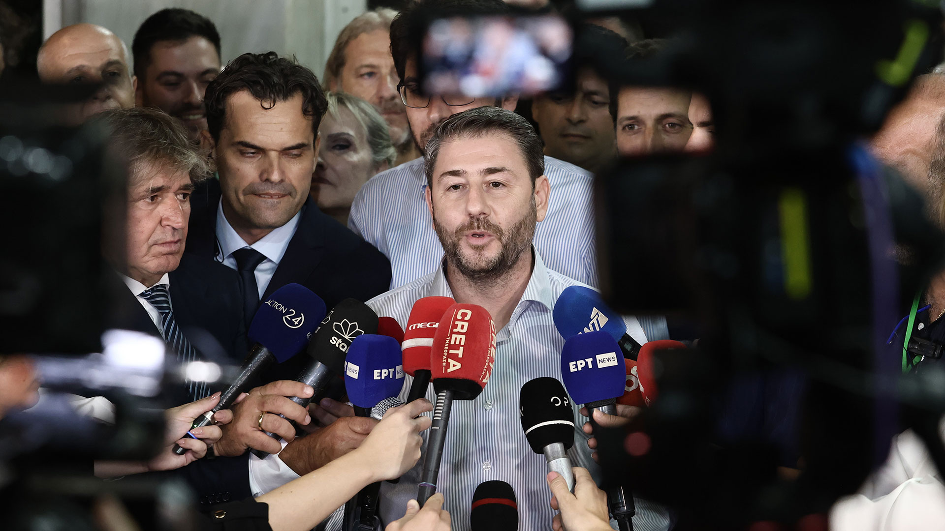 androulakis-and-doukas-react-to-pasok-leadership-election-results1