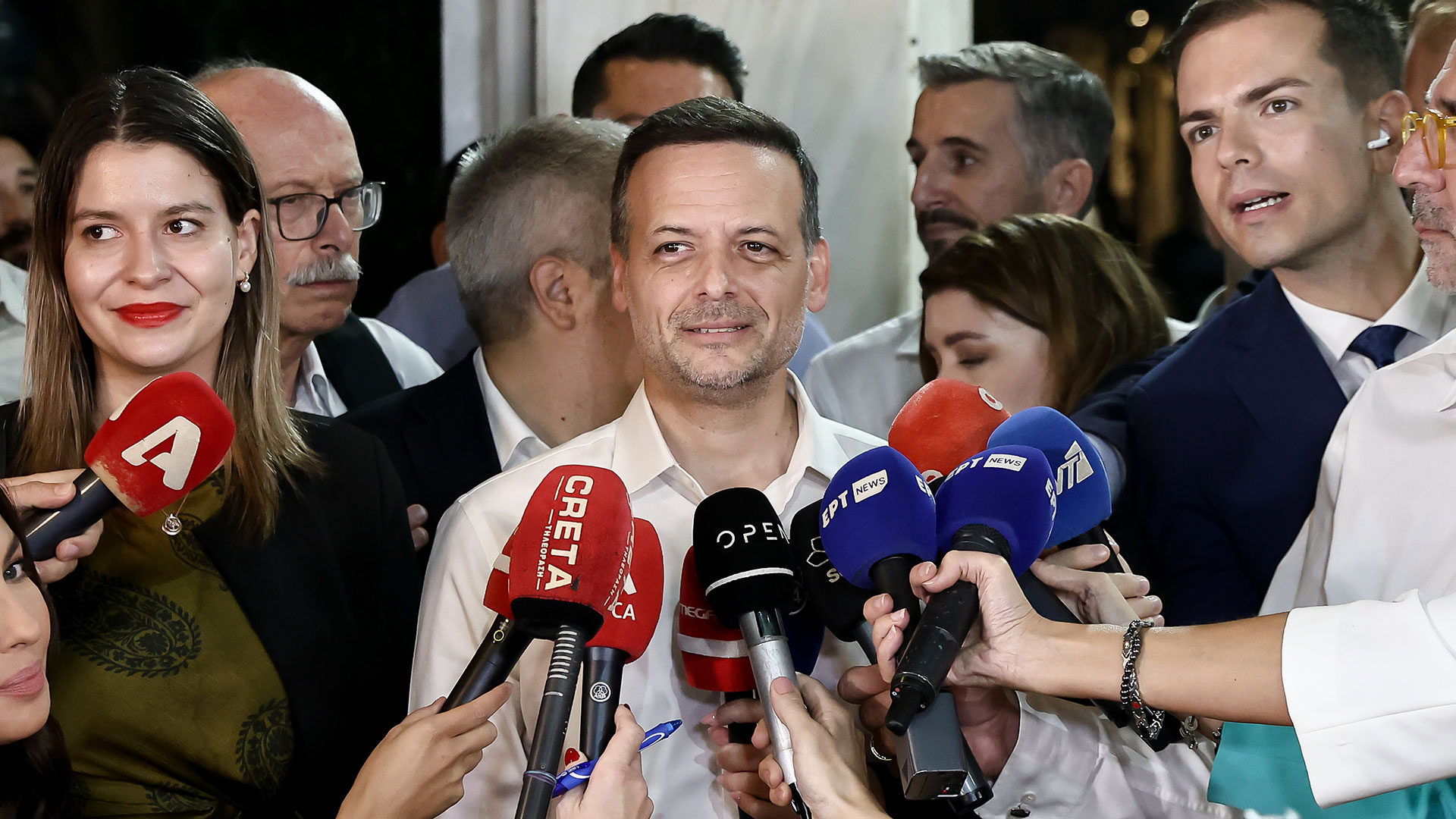 androulakis-and-doukas-react-to-pasok-leadership-election-results3