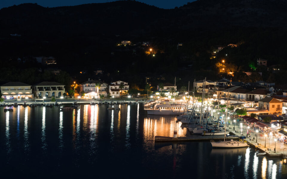 Ferry grounds near Igoumenitsa with 550 passengers aboard