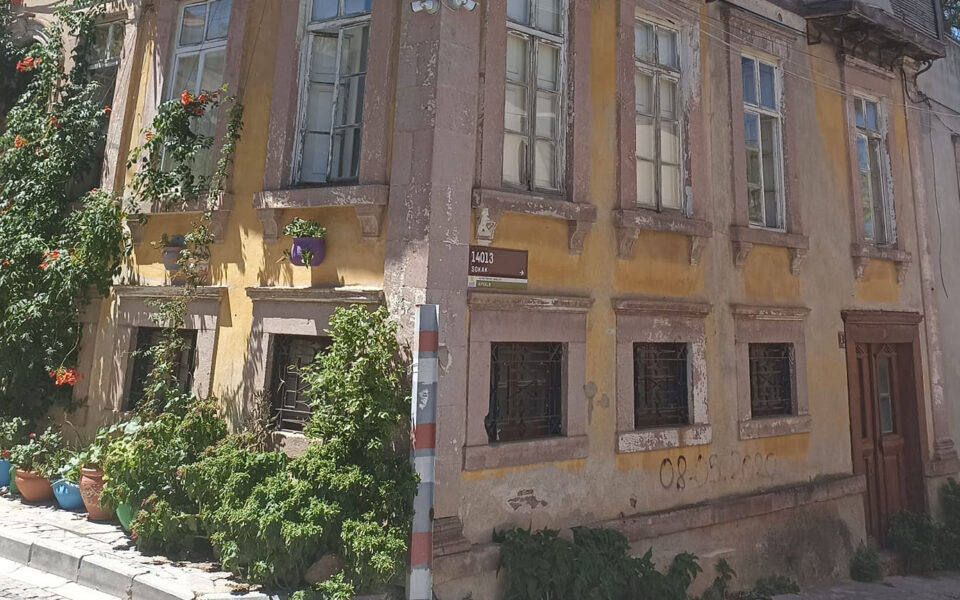 Repairs begin on Greek novelist’s home in Ayvalik