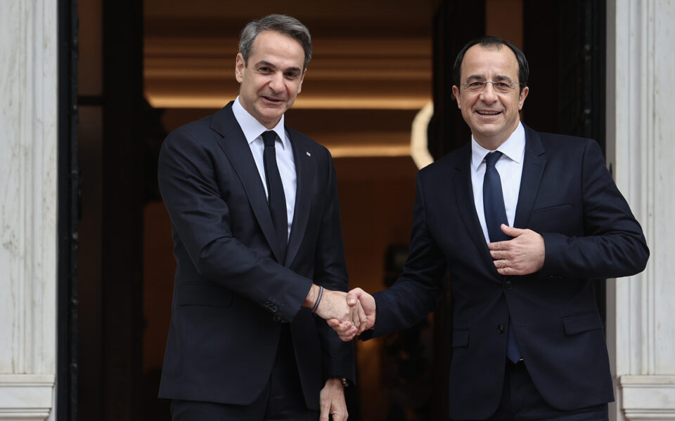 Christodoulides speaks with Mitsotakis ahead of Biden meeting