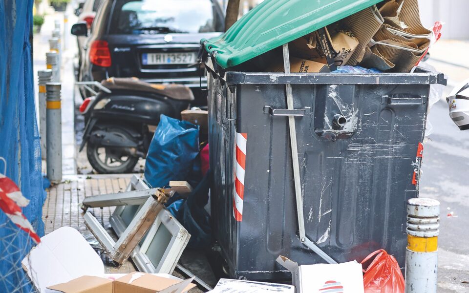 Athens’ waste crisis: Locals demand action